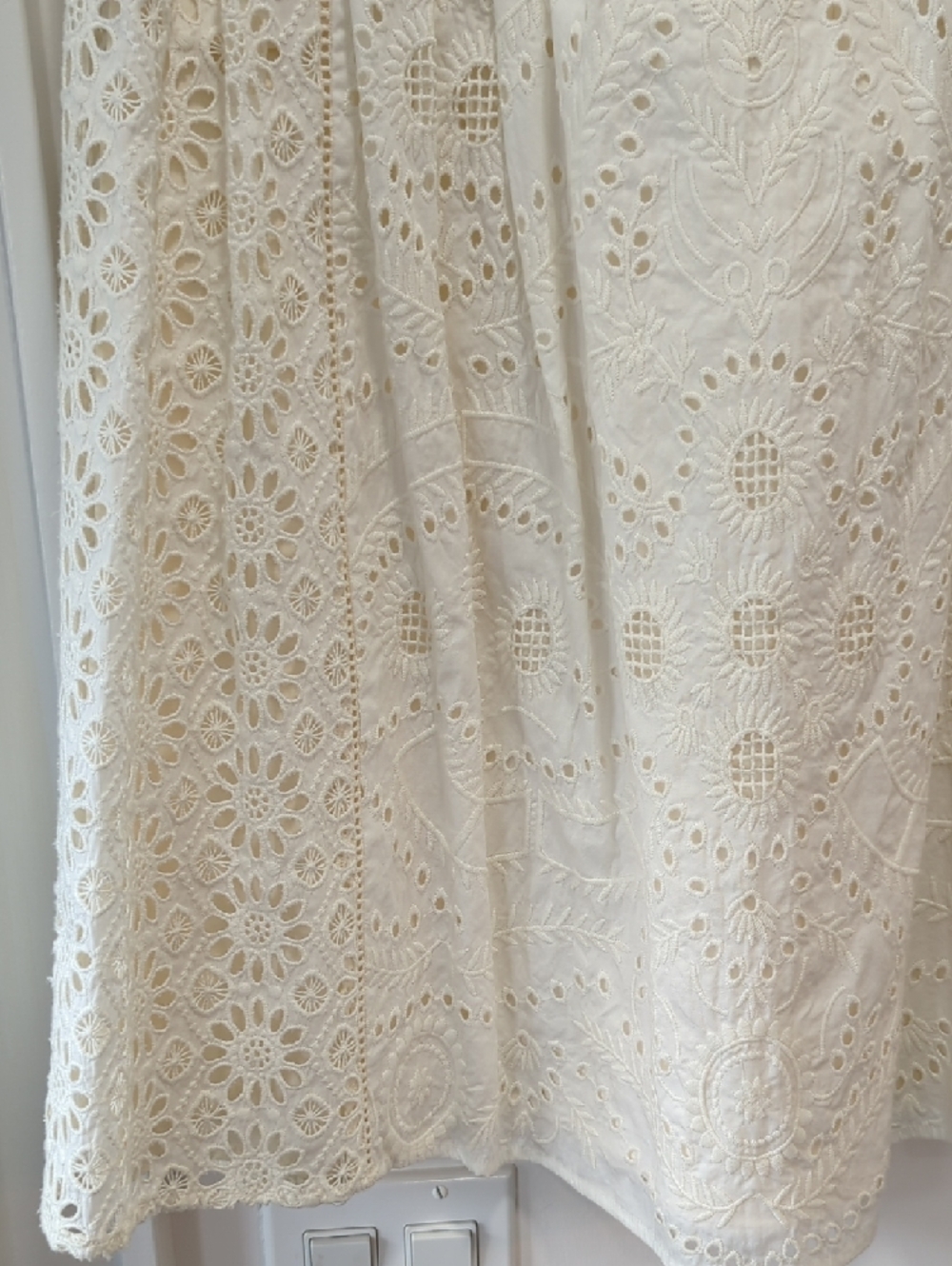 Ann Taylor Cream Lace A-Line Midi Skirt Size 0 - Picture 4 of 14